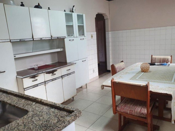 Imagem Casa com 3 Quartos à Venda, 250 m² em Guaratinguetá