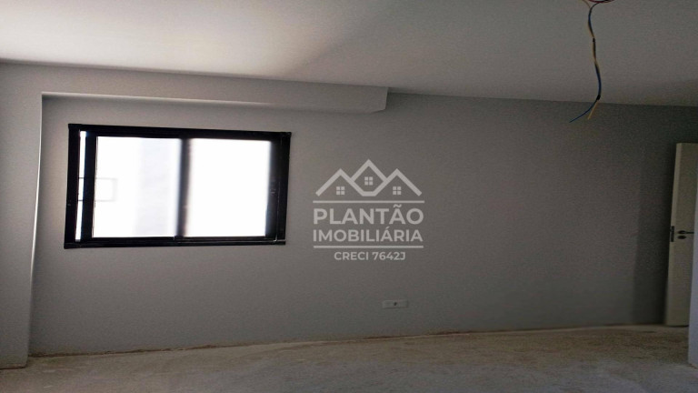 Foto do imóvel: Sobrado com 3 Quartos à Venda, 105 m² em Uberaba - Curitiba