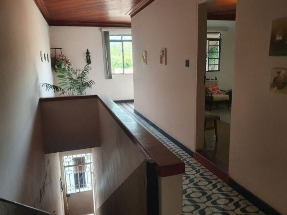 Imagem Casa com 3 Quartos à Venda, 250 m² em Guaratinguetá