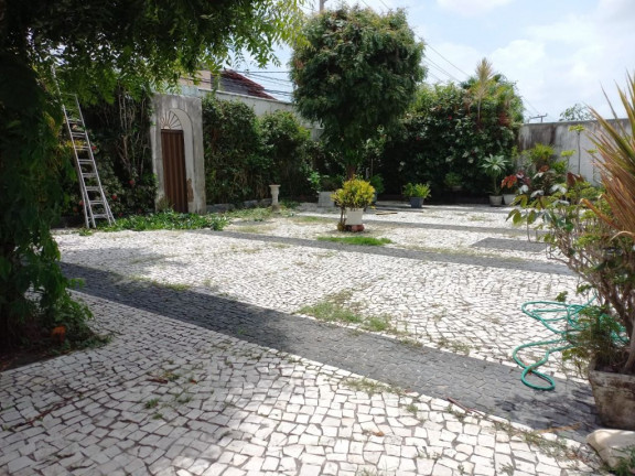 Casa com 4 Quartos à Venda ou Locação, 561 m² em Sapiranga - Fortaleza
