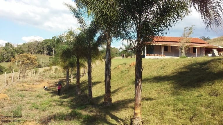 Imagem Imóvel com 2 Quartos à Venda, 90 m² em Zona Rural - Caldas