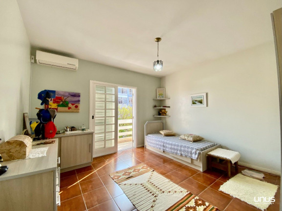 Imagem Casa com 5 Quartos à Venda, 420 m² em Coqueiros - Florianópolis