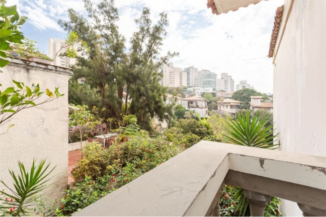 Casa com 4 Quartos à Venda,  em Pacaembu - São Paulo