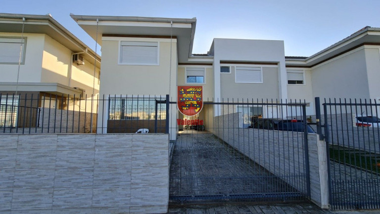 Imagem Casa com 3 Quartos à Venda, 450 m²