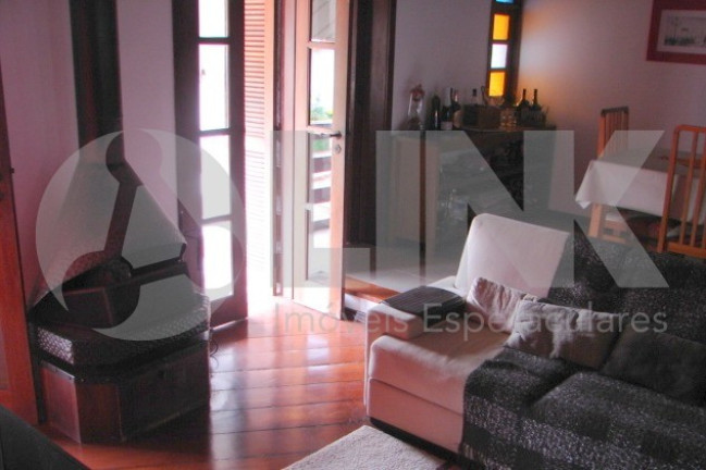 Imagem Casa com 4 Quartos à Venda, 250 m² em Jardim Lindóia - Porto Alegre