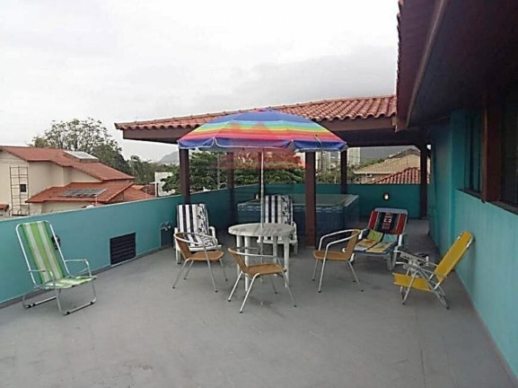 Imagem Casa com 5 Quartos à Venda, 330 m² em Centro - Peruíbe