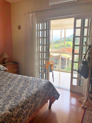 Imagem Casa com 5 Quartos à Venda, 296 m² em Centro - Brazópolis