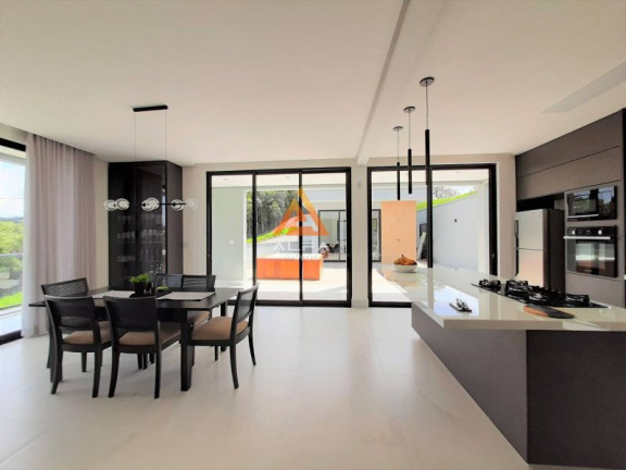 Imagem Casa de Condomínio com 3 Quartos à Venda, 300 m²