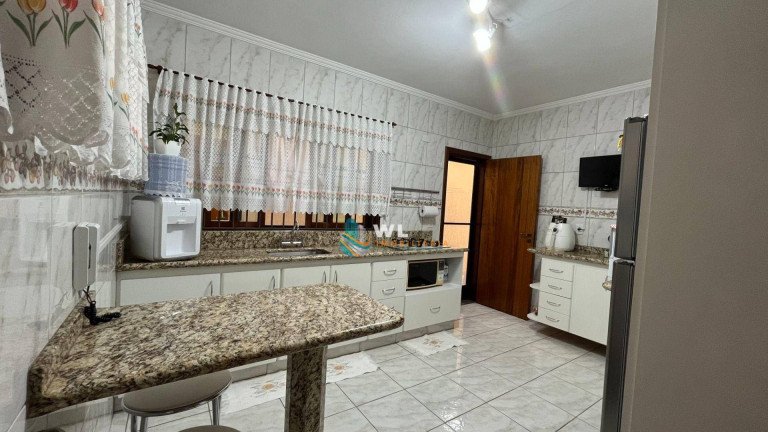 Imagem Casa com 3 Quartos à Venda, 190 m² em Santo Antônio - Louveira