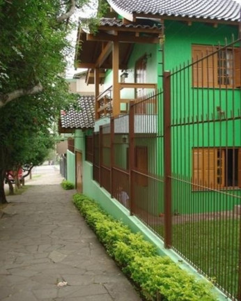 Imagem Casa com 4 Quartos à Venda, 305 m² em Jardim Planalto - Porto Alegre