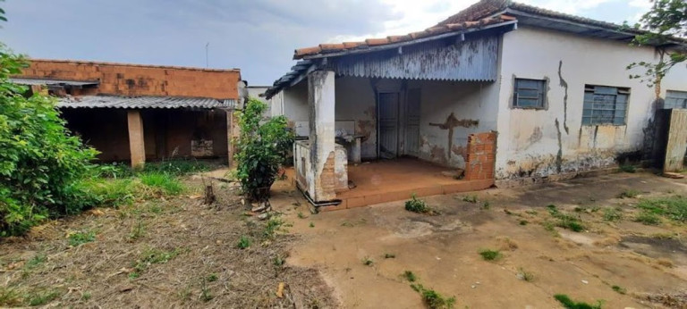 Imagem Casa com 3 Quartos à Venda, 300 m² em Centro - Guararapes