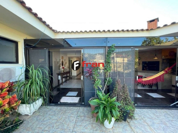Imagem Casa com 4 Quartos à Venda, 306 m² em Córrego Grande - Florianópolis