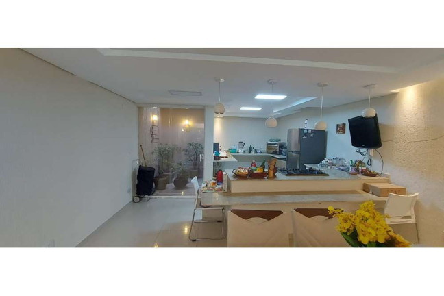 Casa com 4 Quartos à Venda, 300 m² em Cambuci - São Paulo