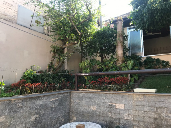 Imagem Casa com 4 Quartos à Venda, 230 m² em Jardim Itu - Porto Alegre