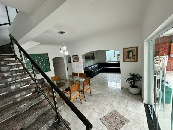 Imagem Casa com 4 Quartos à Venda, 245 m²