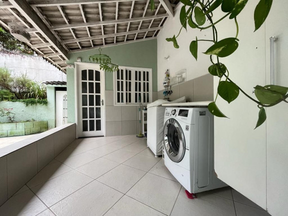 Imagem Casa com 5 Quartos à Venda, 300 m² em Vila Muqui - Teresópolis