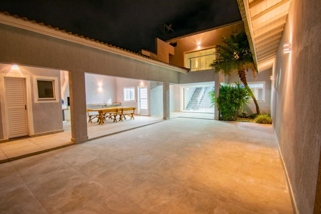 Imagem Casa com 4 Quartos à Venda, 400 m² em Condomínio Shambala I - Atibaia