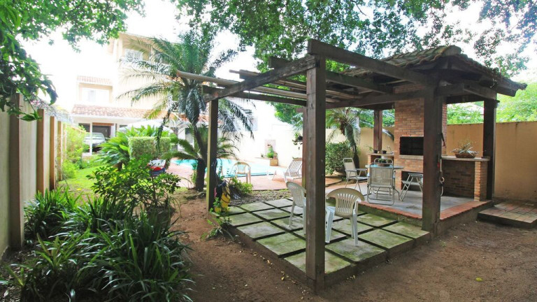 Imagem Casa com 4 Quartos à Venda, 243 m² em Partenon - Porto Alegre