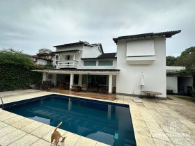 Casa com 3 Quartos à Venda ou Locação, 570 m² em Barra Da Tijuca - Rio De Janeiro
