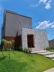 Casa de Condomínio com 3 Quartos à Venda, 254 m² em Jardim Todos Os Santos - Senador Canedo