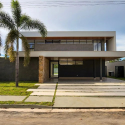 Casa com 5 Quartos à Venda,  em Ponta Negra - Manaus