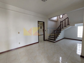 Casa com 3 Quartos para Alugar, 291 m² em Vila Nova - Blumenau