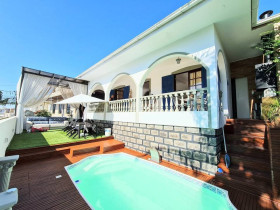 Casa com 4 Quartos à Venda, 220 m² em Itaguaçu - Florianópolis