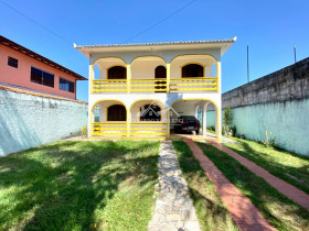 Casa com 4 Quartos à Venda,  em São Francisco - Serra