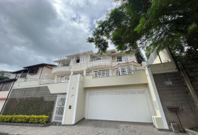 Casa com 5 Quartos à Venda, 308 m² em Carvoeira - Florianópolis