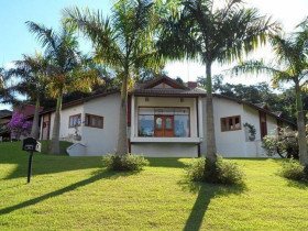 Casa com 4 Quartos à Venda,  em Jardim Das Palmeiras - Bragança Paulista