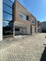 Casa com 3 Quartos à Venda, 110 m² em São Marcos - Joinville