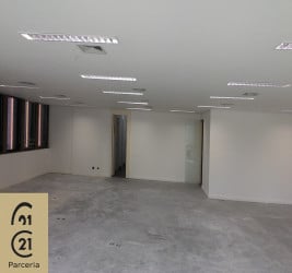 Imóvel Comercial à Venda ou Locação, 20.600 m² em Brooklin Paulista - São Paulo