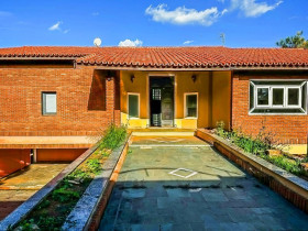 Casa com 4 Quartos à Venda, 1.024 m² em Vila Petrópolis - Atibaia