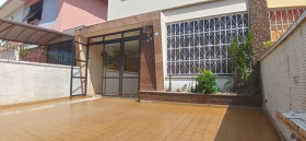 Casa com 3 Quartos para Alugar, 285 m² em Marapé - Santos