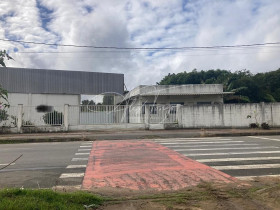 Imóvel Comercial à Venda ou Locação, 400 m² em Civit Ii - Serra