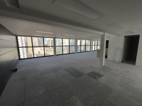 Sala Comercial para Alugar, 135 m² em Jardins - São Paulo