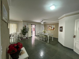 Apartamento com 4 Quartos para Alugar, 275 m² em Pitangueiras - Guarujá