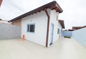 Casa com 2 Quartos à Venda, 65 m² em Estância Dos Eucalipitos - Peruíbe