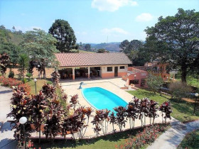 Casa com 5 Quartos para Alugar, 640 m² em Jardim São Miguel - Cotia