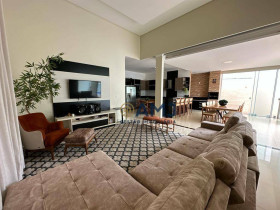 Casa com 4 Quartos à Venda, 240 m² em Condomínio Do Lago - Goiânia