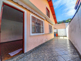 Casa com 2 Quartos à Venda, 51 m² em Barra Do Imbuí - Teresópolis