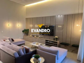 Casa com 3 Quartos à Venda, 250 m² em Condomínio Residencial Florais Dos Lagos - Cuiabá