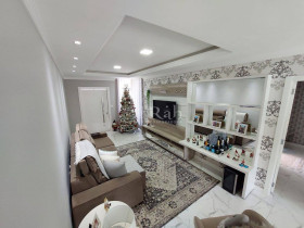 Casa com 2 Quartos à Venda, 145 m² em Rio Pequeno - Camboriú