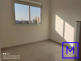 Apartamento com 2 Quartos à Venda, 32 m² em Vila Carmosina - São Paulo