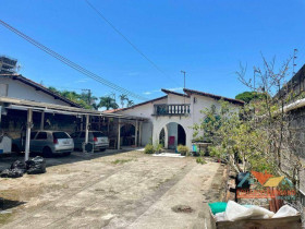 Casa com 4 Quartos à Venda, 170 m² em Sumaré - Caraguatatuba