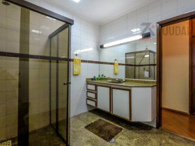 Casa com 4 Quartos à Venda,  em Bosque Da Saúde - São Paulo