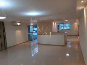 Casa com 3 Quartos à Venda, 227 m² em Campo Grande - Santos