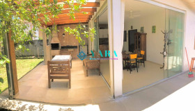 Casa com 3 Quartos à Venda, 300 m² em Praia Das Toninhas - Ubatuba