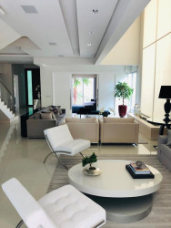 Casa com 5 Quartos para Alugar ou Temporada, 690 m² em Tamboré - Santana De Parnaíba
