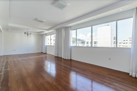 Apartamento com 4 Quartos à Venda, 218 m² em Centro - Florianópolis